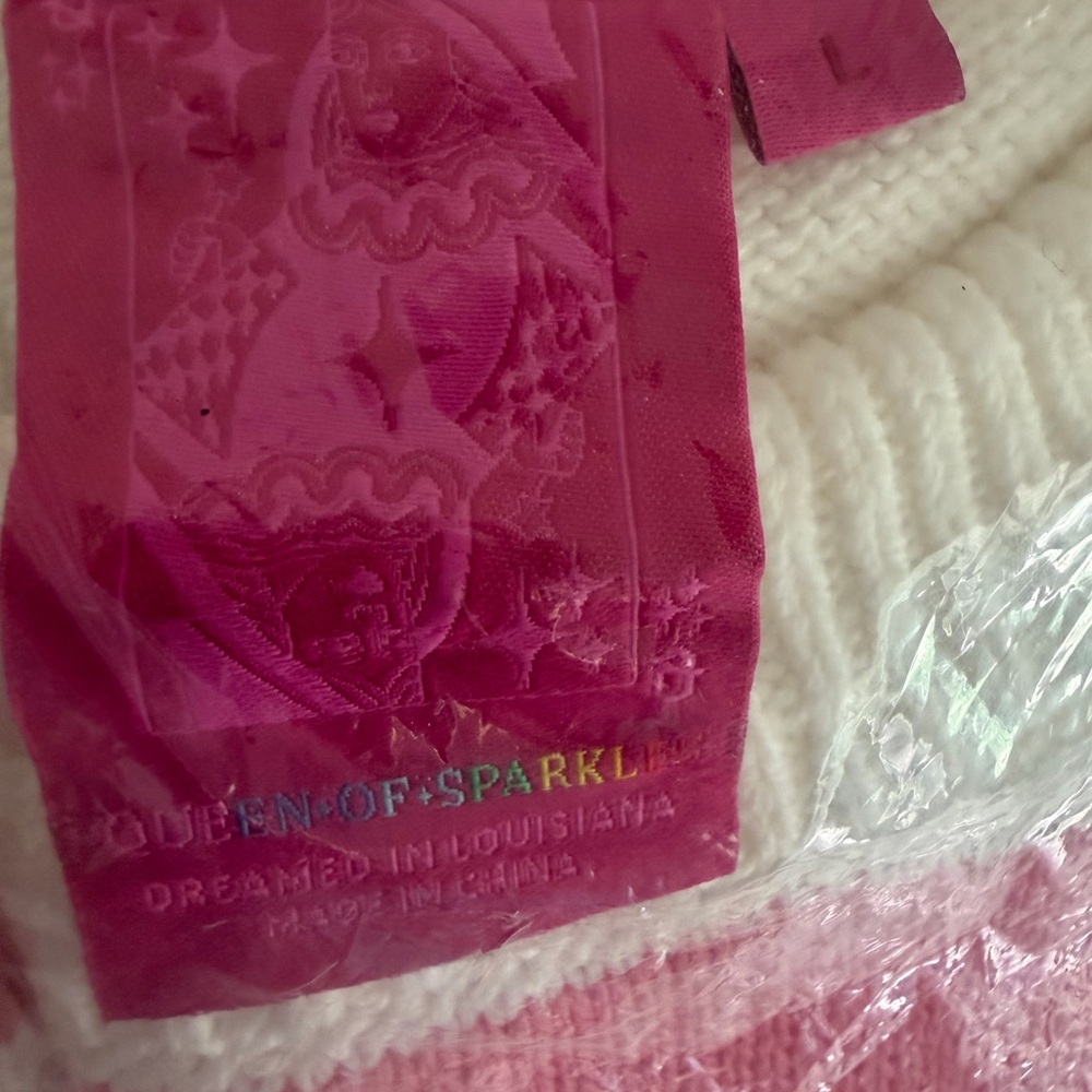 QUEEN OF SPARKLES White, Pink & Red Graphic Crewneck Sweater 1/2 price - Picture 3 of 5